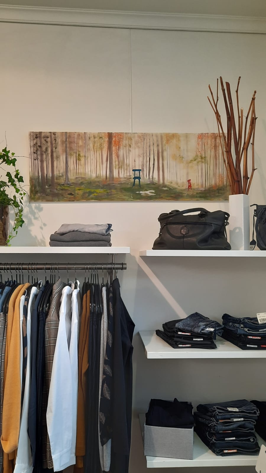 Balu Ladenansicht Kleider Taschen