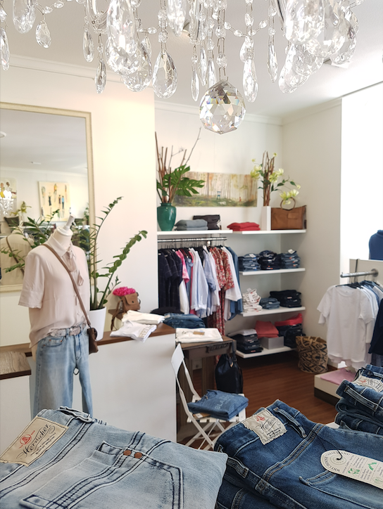 Balu Jeans Kleider Shopping Ladenansicht